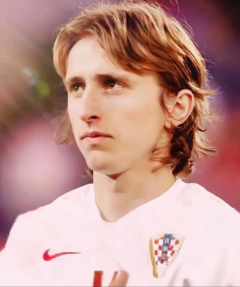 尝试新角色，德媒：罗伊斯将担任下周多特蒙德欧冠比赛评论员