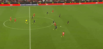 皇马本泽马梅开二度助球队获胜