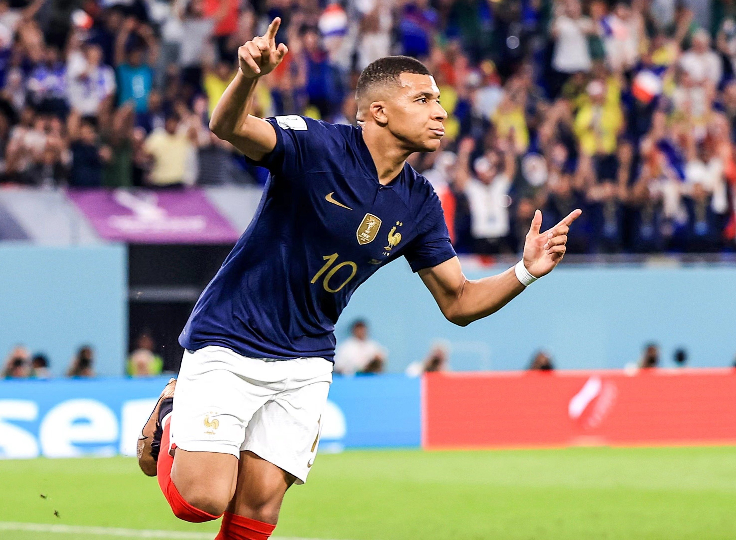 表达崇高敬意，重庆铜梁龙向李章洙赠送冲超纪念球衣