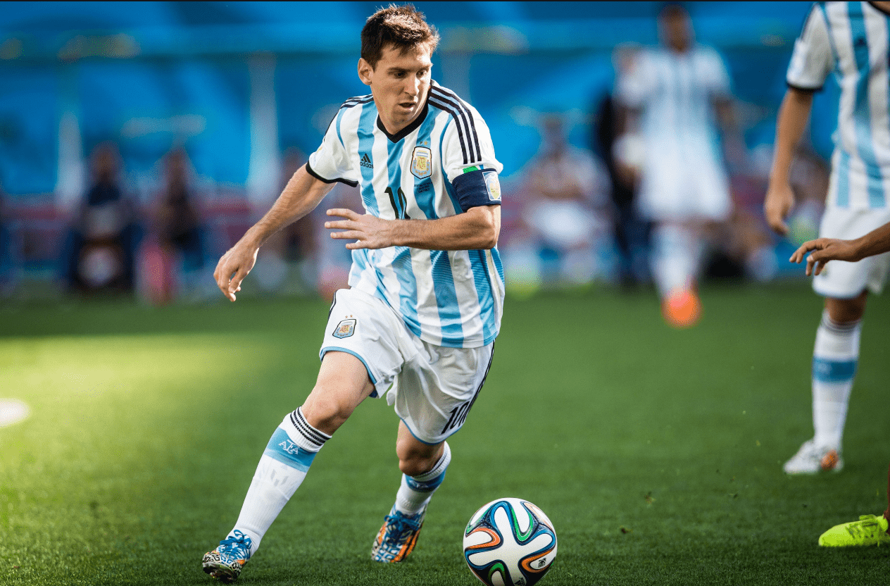 三连冠！上海海港加冕2025赛季中超冠军，摘下队史中超第四星