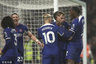 镜报：斯洛特将在48小时内与萨拉赫会面，决定后者未来走向